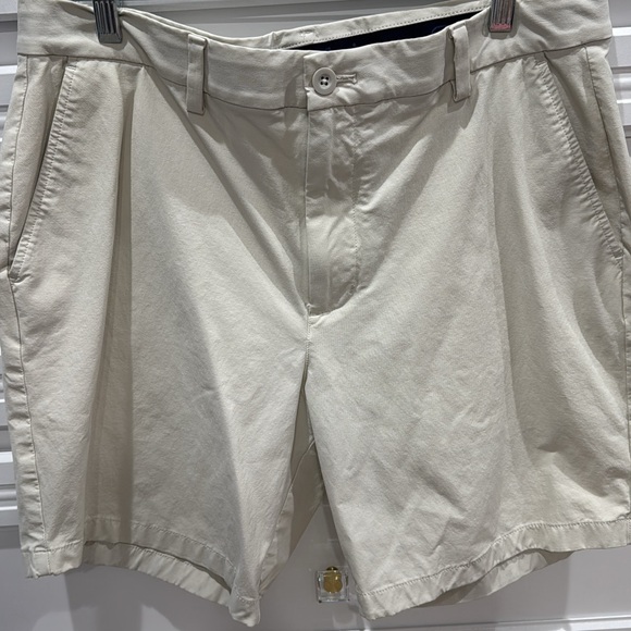 Vineyard Vines Performance Men's Shorts - Picture 1 of 2